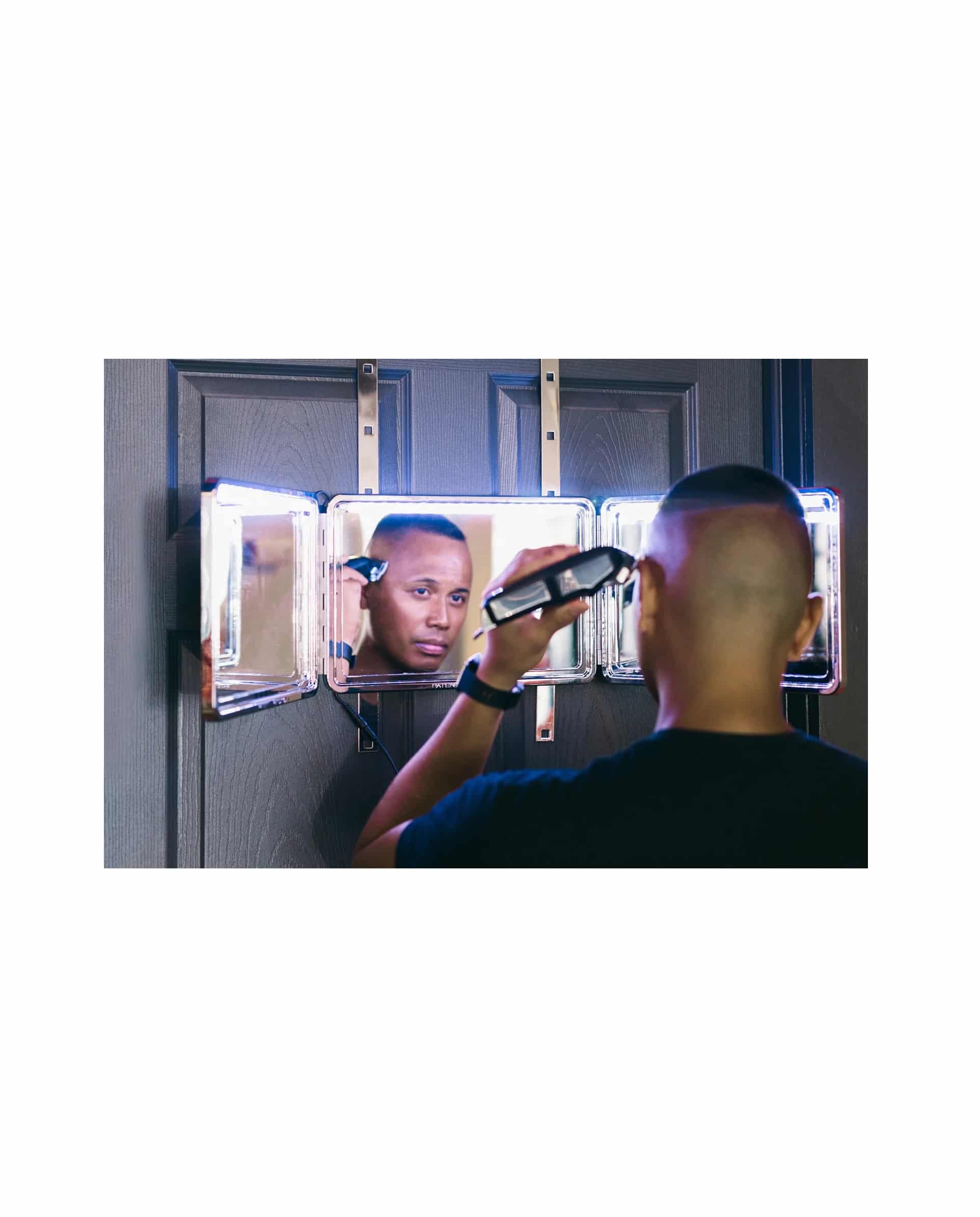 https://www.barberdepots.com/wp-content/uploads/2023/02/selfcut-system-heaven-lights-2.0-in-use.jpg